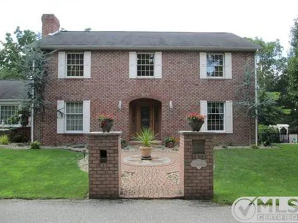 Pinewood Dr, Wheeling, WV 26003