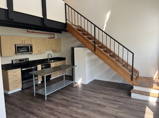 625 NW Everett St APT 220, Portland, OR 97209