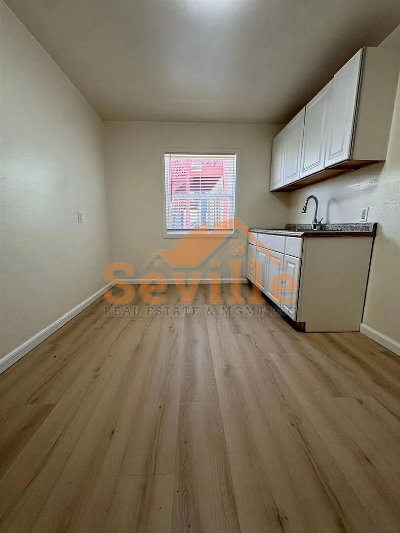 Newly Refreshed West Oakland Studio w/ Parking & Included Utilities — Photo 4