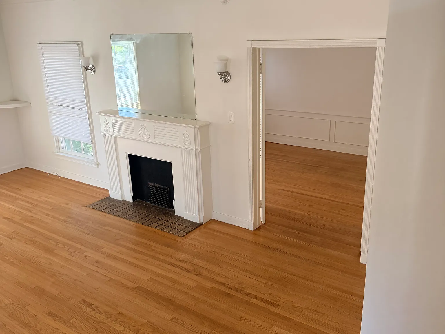 615 Midvale Ave — Photo 2