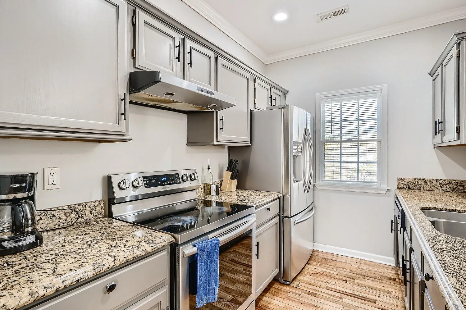 4 bed, 1210 sqft, $3,900 — Photo 3