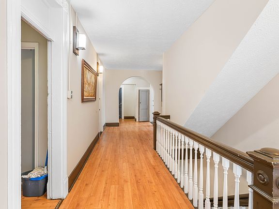 5th image of 1803 Taylor St