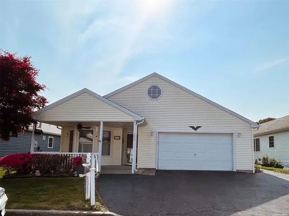 5151 Village Circle #5151, Manorville, NY 11949