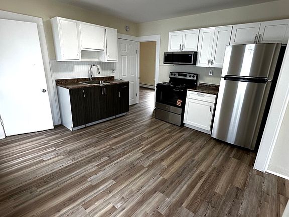 4th image of 42 Spring St #2