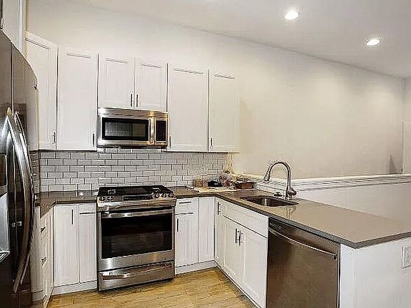 5th image of 1824 W Girard Ave #11088651