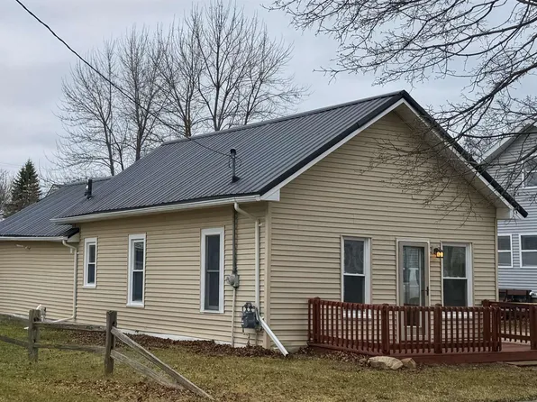 1904 James St, Essexville, MI 48732