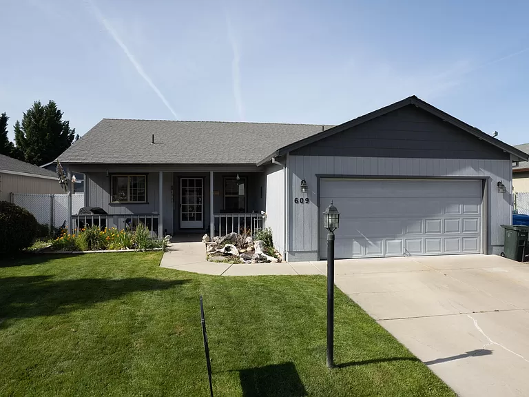 609 Karic Way, Eagle Pt, OR | Zillow