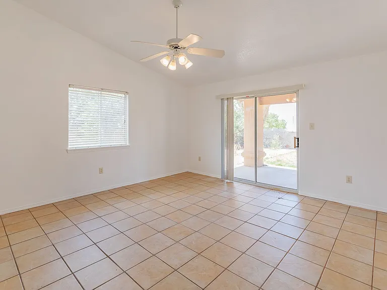 2400 Saguaro Loop — Photo 19
