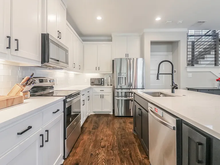 1975 Angelina Dr — Photo 10