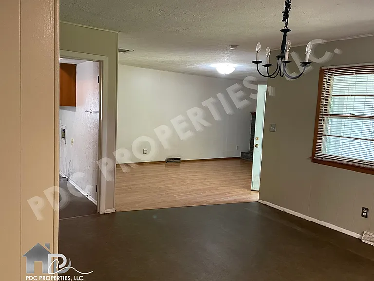 832 S Luster Ave — Photo 7