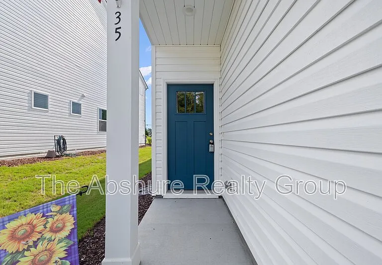 35 Village Edge Dr — Photo 5