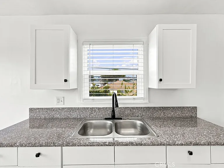 219 W Riggin St #C — Photo 12