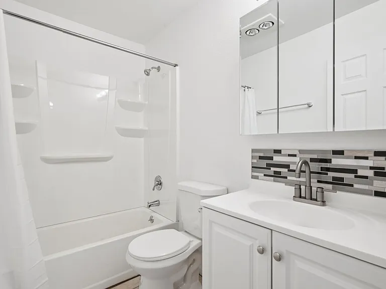 Images Columbia Apartments — Photo 41