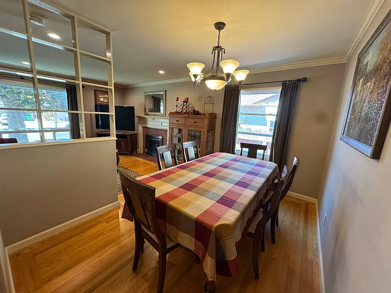 1443 Beacon Ave — Photo 2
