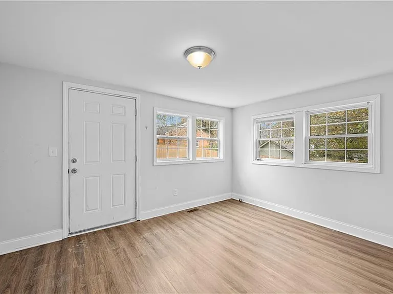 1124 Graymont Dr SW — Photo 14