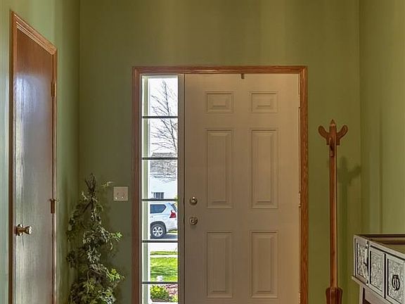 4th image of 16418 Yates St