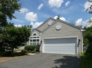 16 Renaissance Blvd, Somerset, NJ 08873