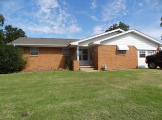 1303 N College St, Cordell, OK 73632