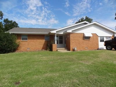 1303 N College St, Cordell, OK, 73632