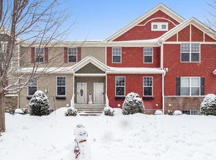 7784 Madelyn Creek Dr, Victoria, MN 55386