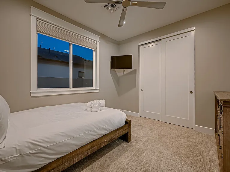 3913 E Devonshire Ave — Photo 23