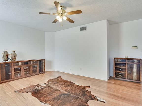 5th image of 7709 Meadowlark Dr