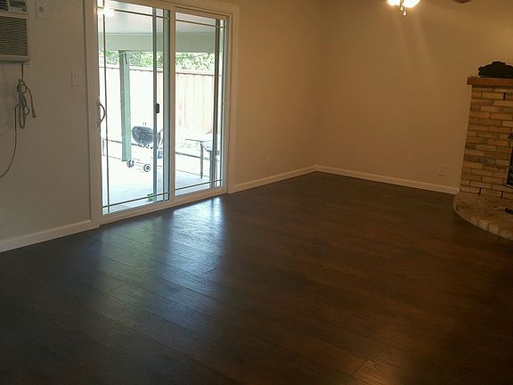 2nd image of 910 Valencia Dr