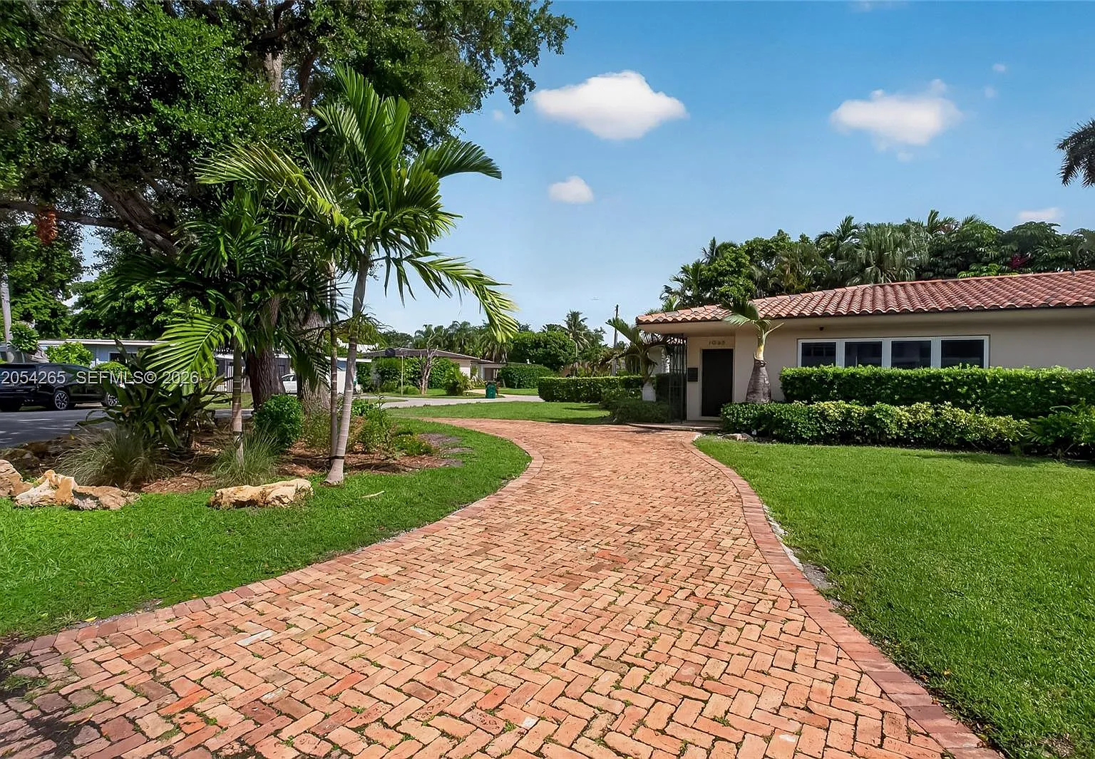 Amd Edgewater Manors — Photo 4