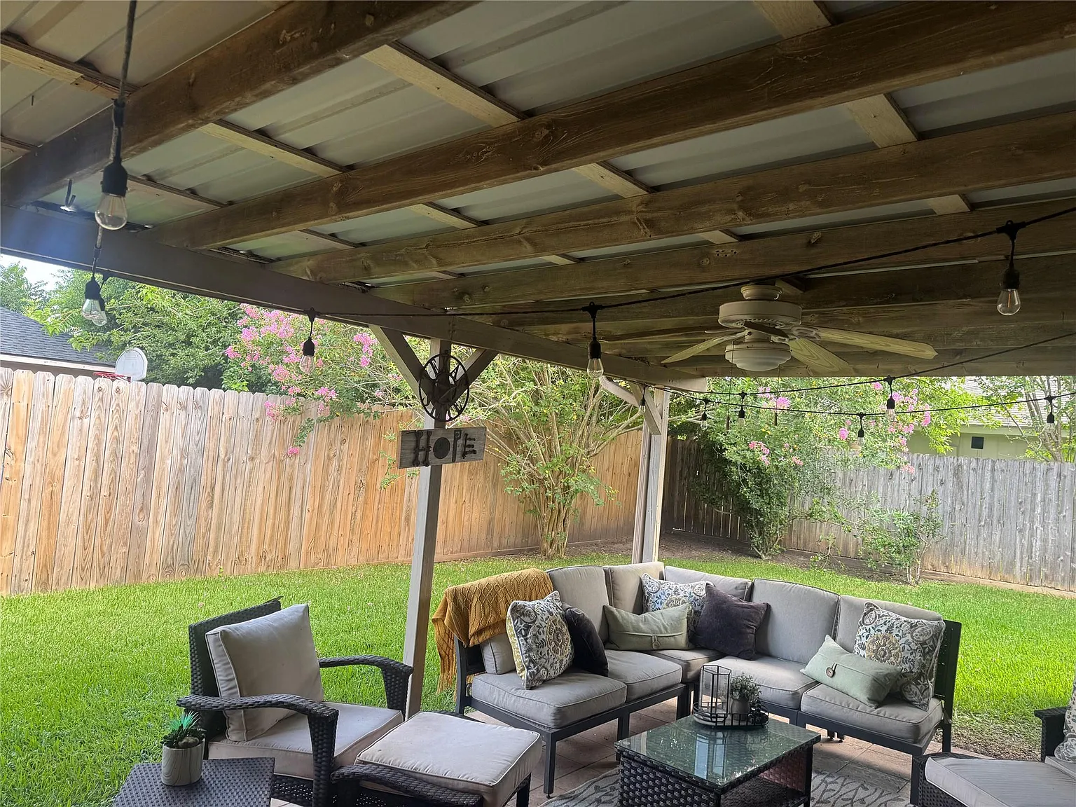 4 bed, 2.0 bath, 1823 sqft, $2,150 — Photo 4
