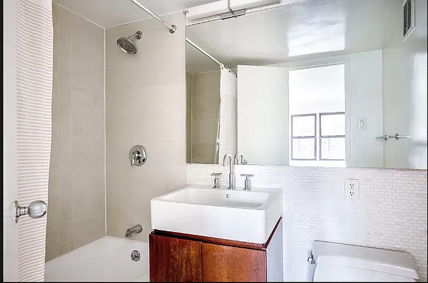 Rented by Manhattan Realty Group | media 20