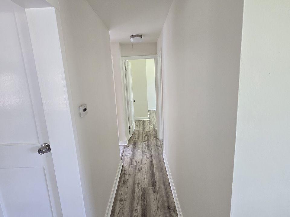 Hallway to bedrooms and bathroom