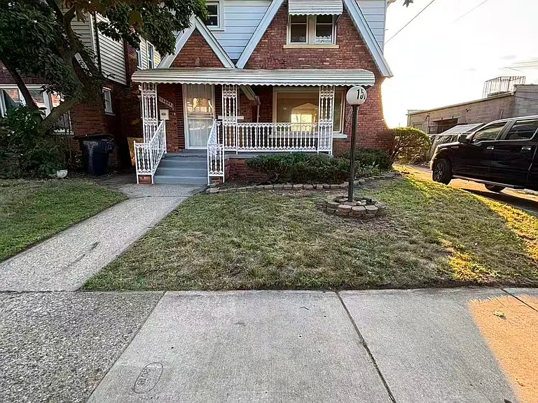 15895 Ohio St — Photo 2