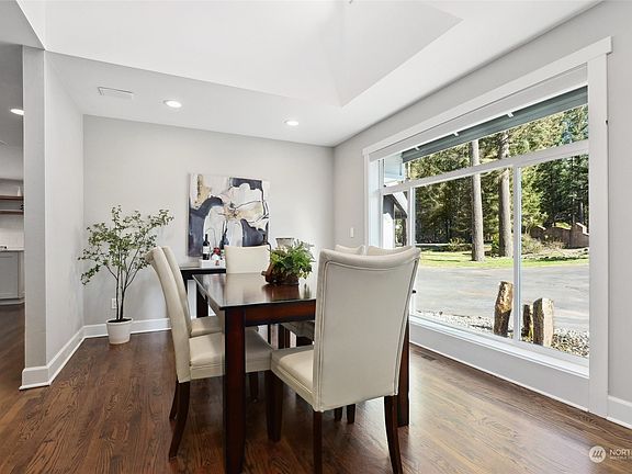 4th image of 1011 La Forest Drive SE