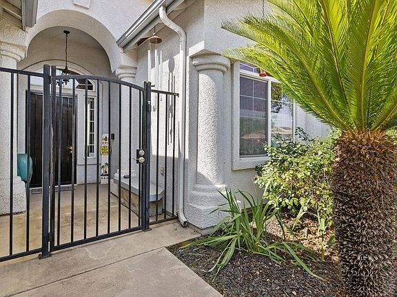 5th image of 1547 W Claridge Court