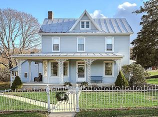 4038 Manchester St, Glen Rock, PA 17327