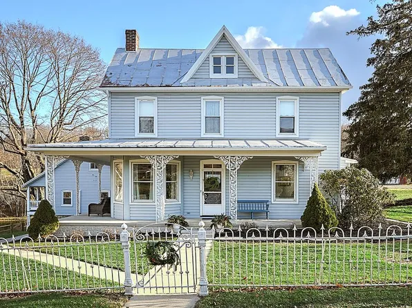 4038 Manchester St, Glen Rock, PA 17327