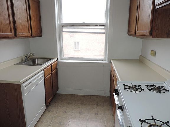 5th image of 733 Hinman Ave APT 2W