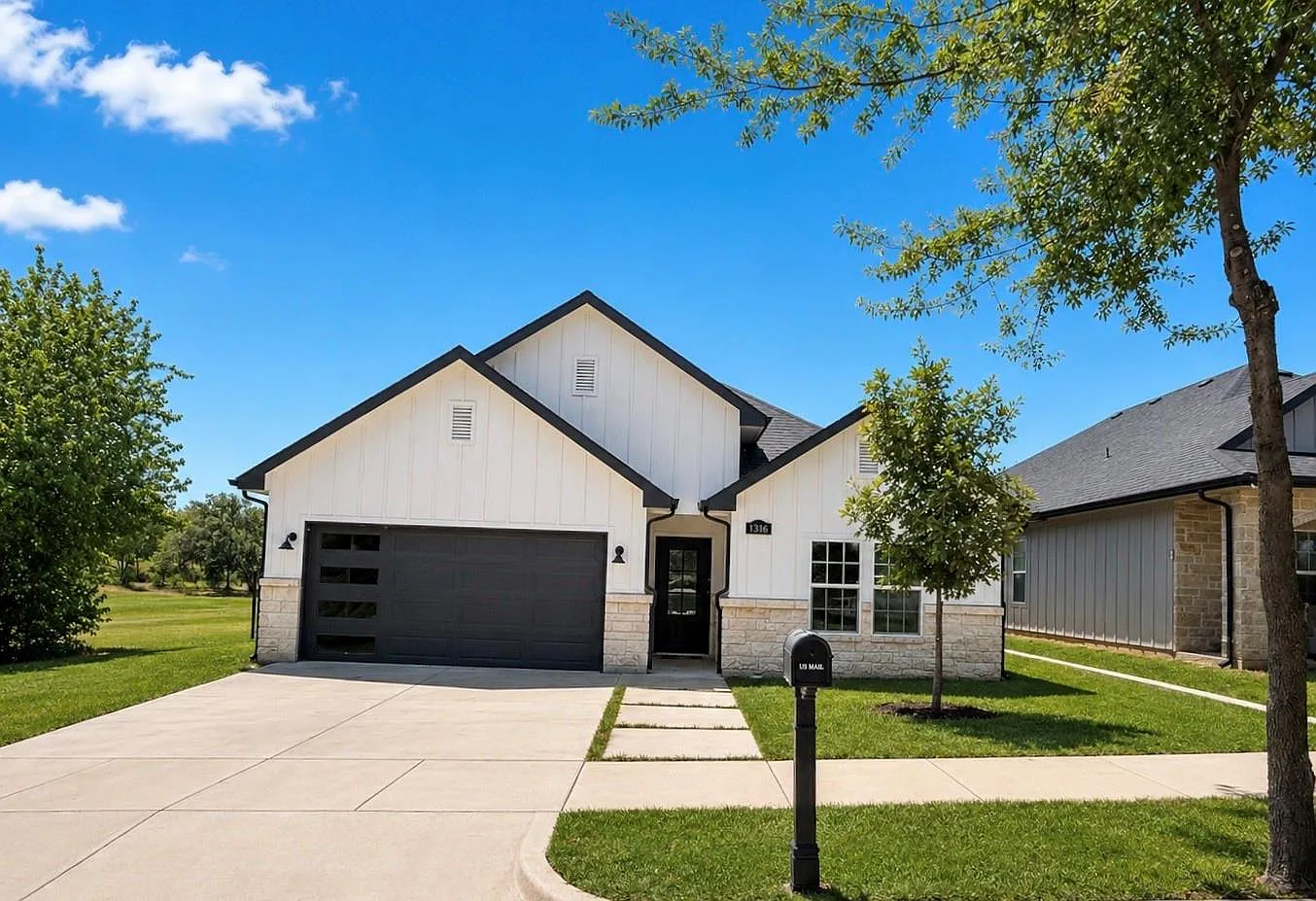 4 bed, 1892 sqft, $2,500 — Photo 1