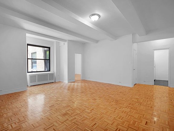 3rd image of 160 W 71st St APT 3E