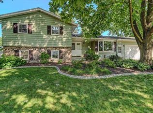 382 Maynard Dr, Sun Prairie, WI 53590