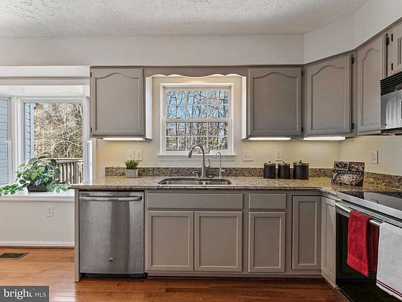 5th image of 413 Beach Dr