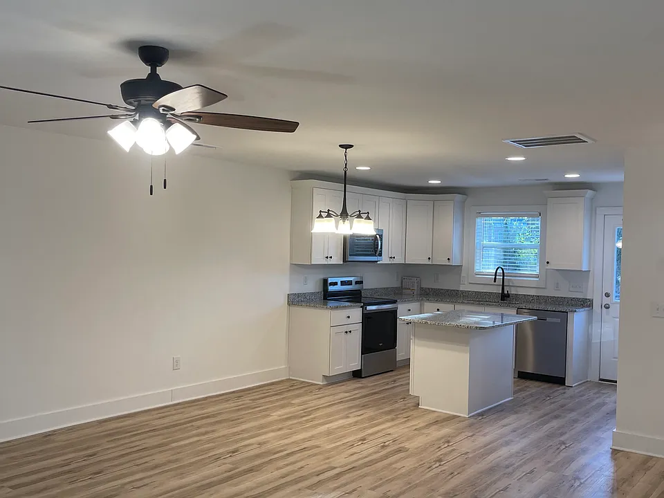 Living/Kitchen Area
