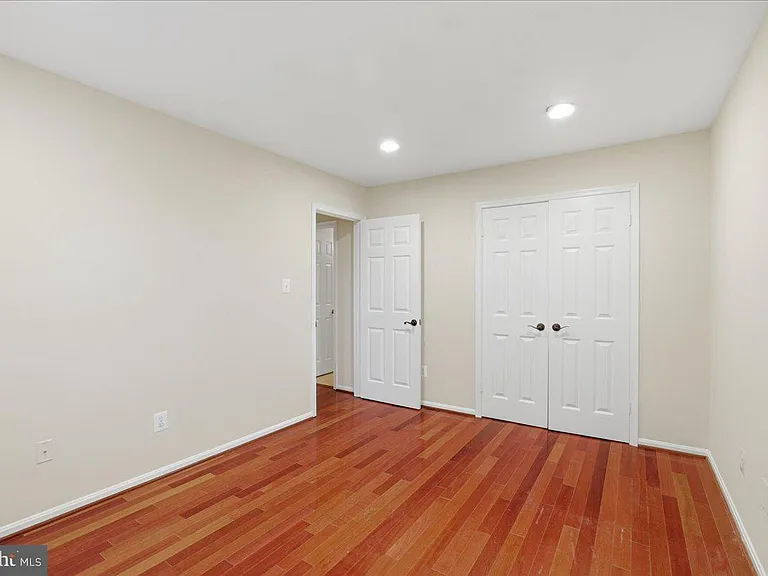 1433 McLean Mews Ct — Photo 36
