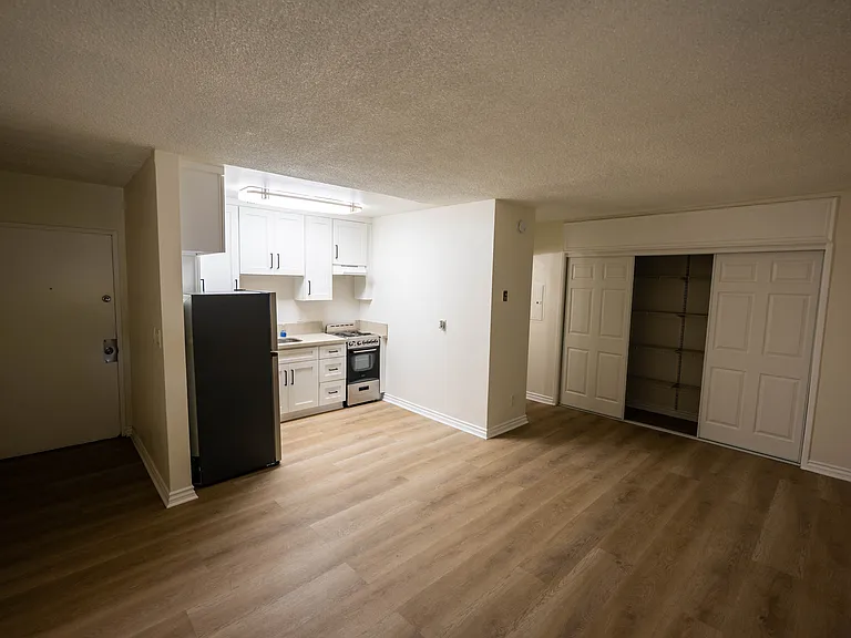 13059 Oxnard St #10A4 — Photo 3