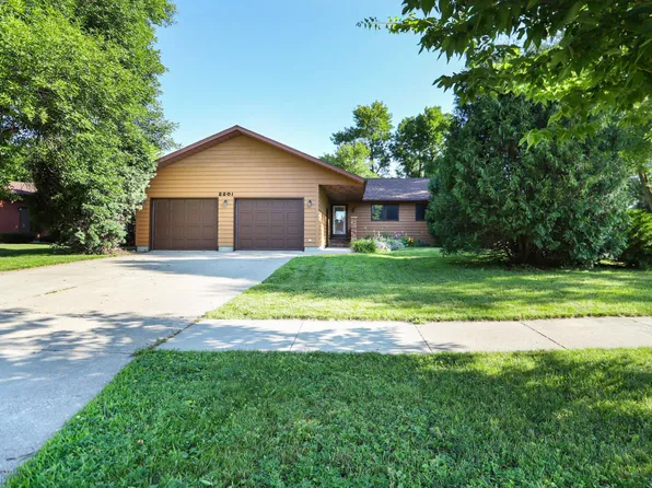 2201 26th Ave S, Fargo, ND 58103