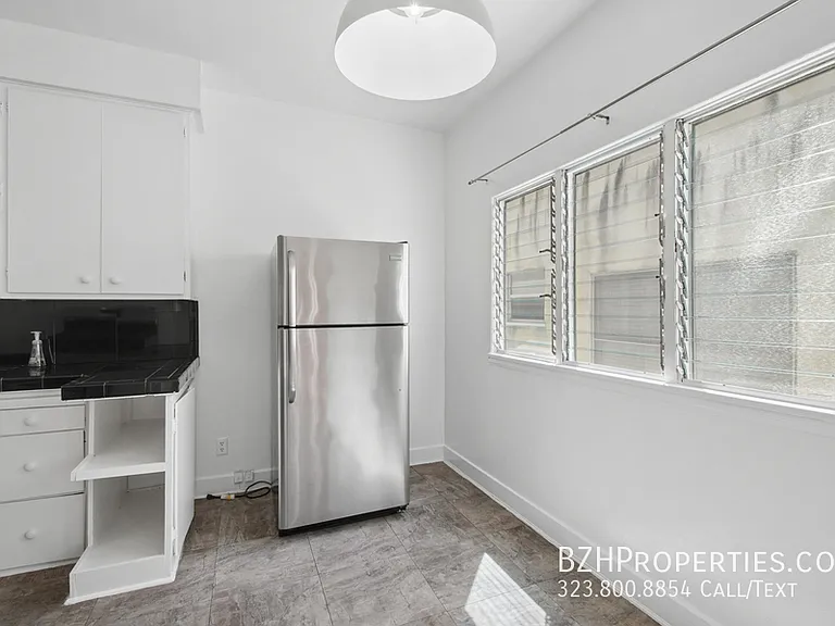 140 S Elm Dr #6 — Photo 9