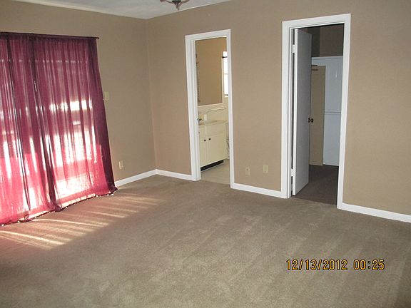 2nd image of 3820 Fairfield Ave #118