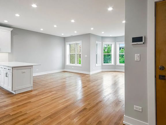 2nd image of 4626 N Ashland Ave #2N