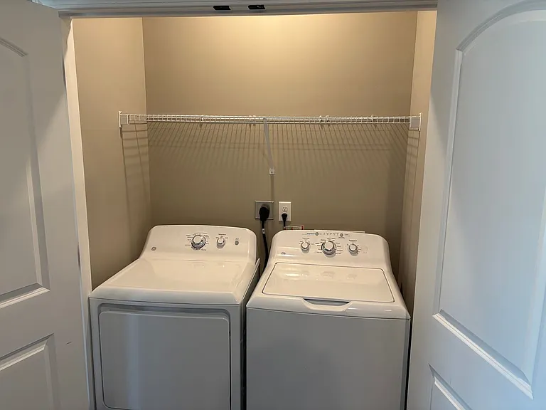 236 Calumet Dr — Photo 14