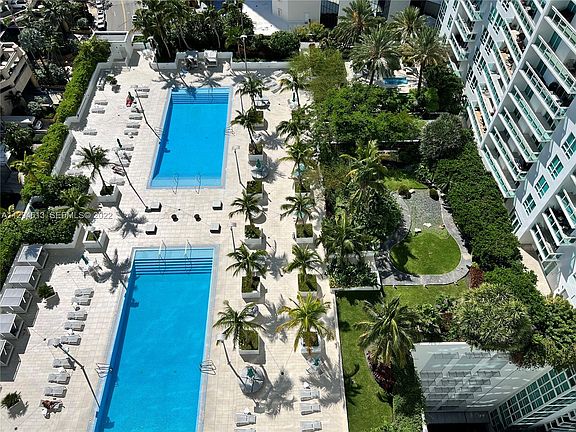 4th image of 950 Brickell Bay Dr #19